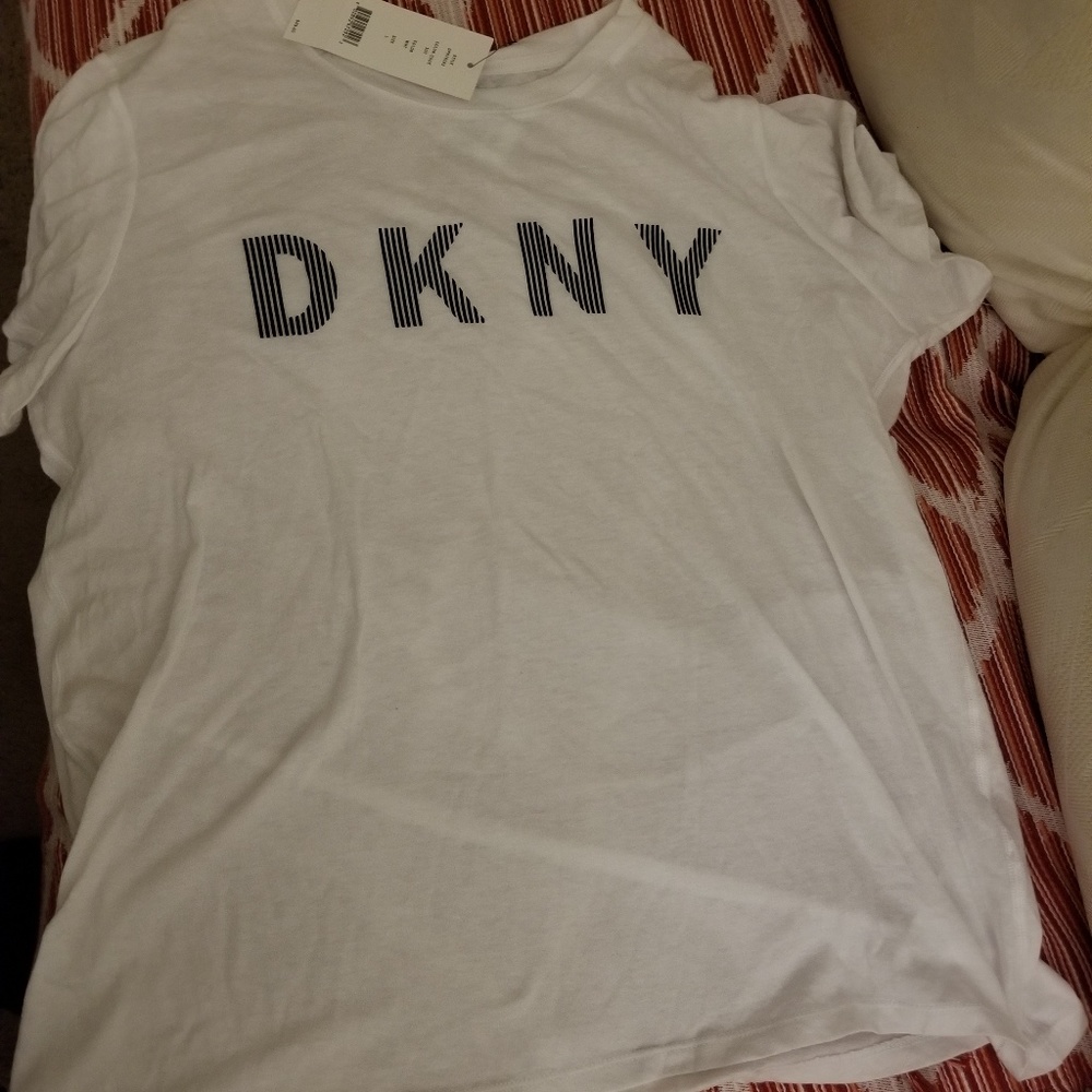 DNKY sport tee size large